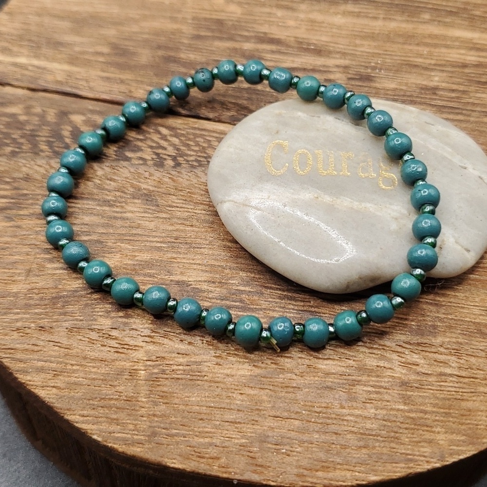 Olive green beaded bracelet‎ B3131